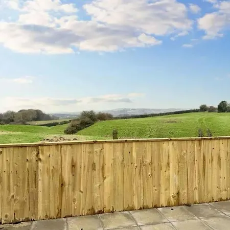 Sea View Retreat * Lingdale