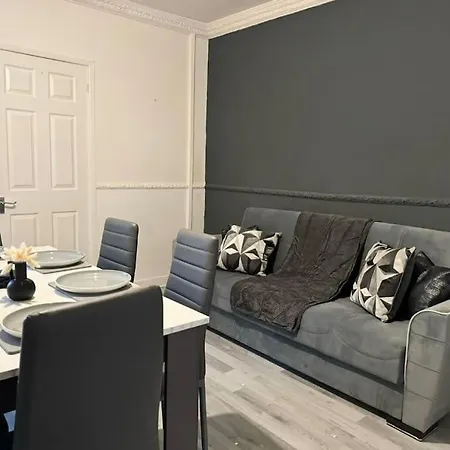 Sea View Retreat Lingdale